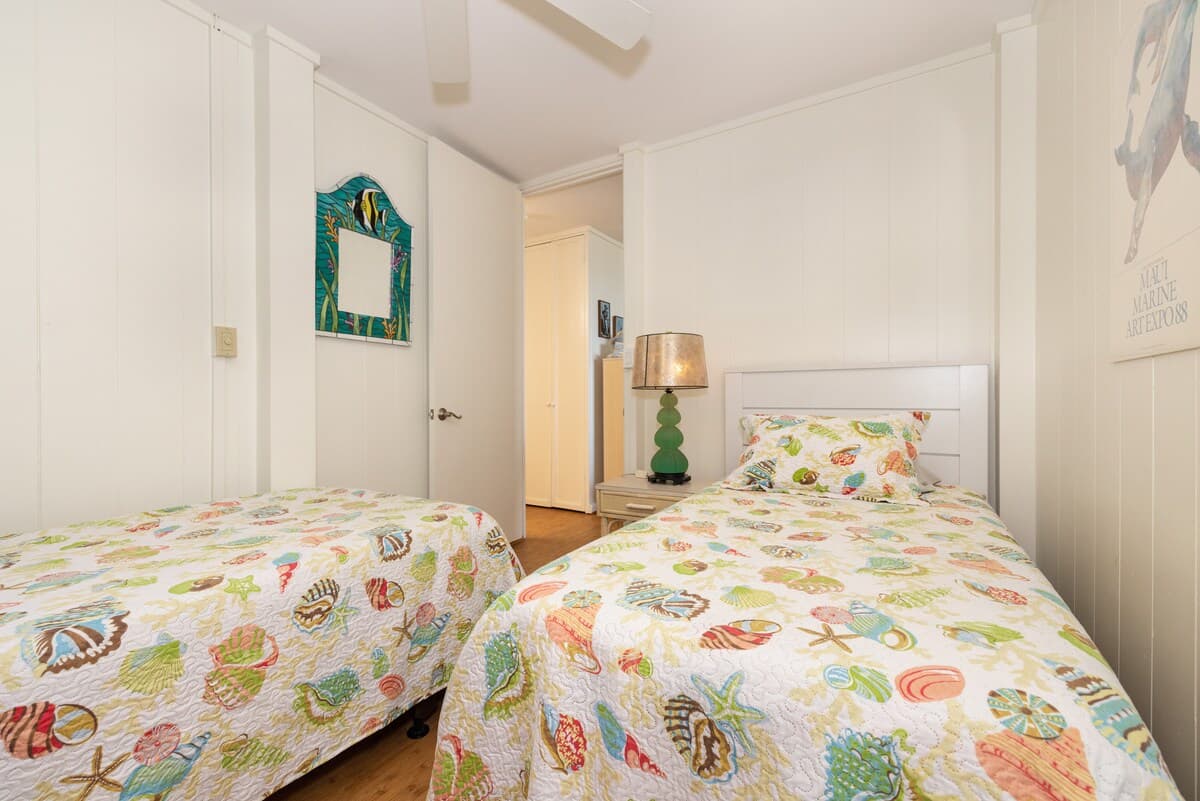 Condo in Lahaina · ★4.79 · 2 bedrooms · 3 beds · 1 private bath - Photo 3