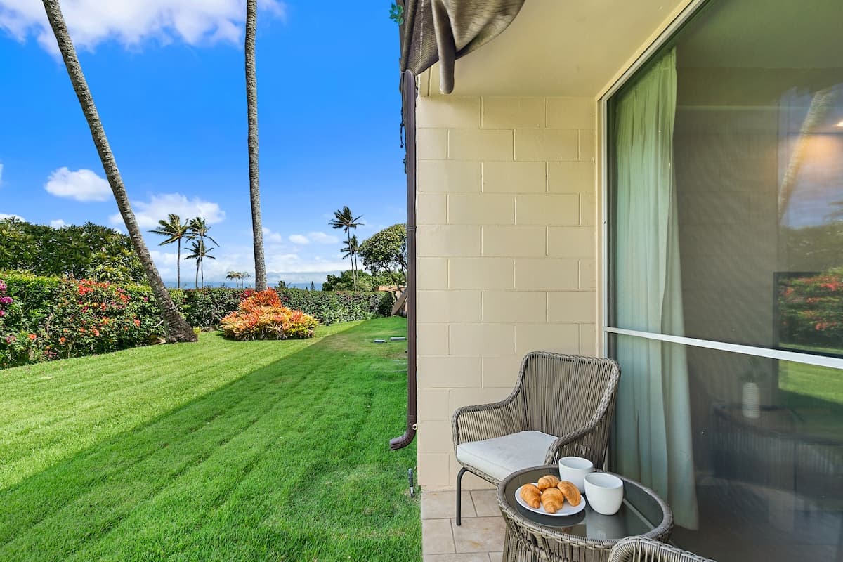 Condo in Lahaina · ★4.69 · 1 bedroom · 2 beds · 1 private bath - Photo 3