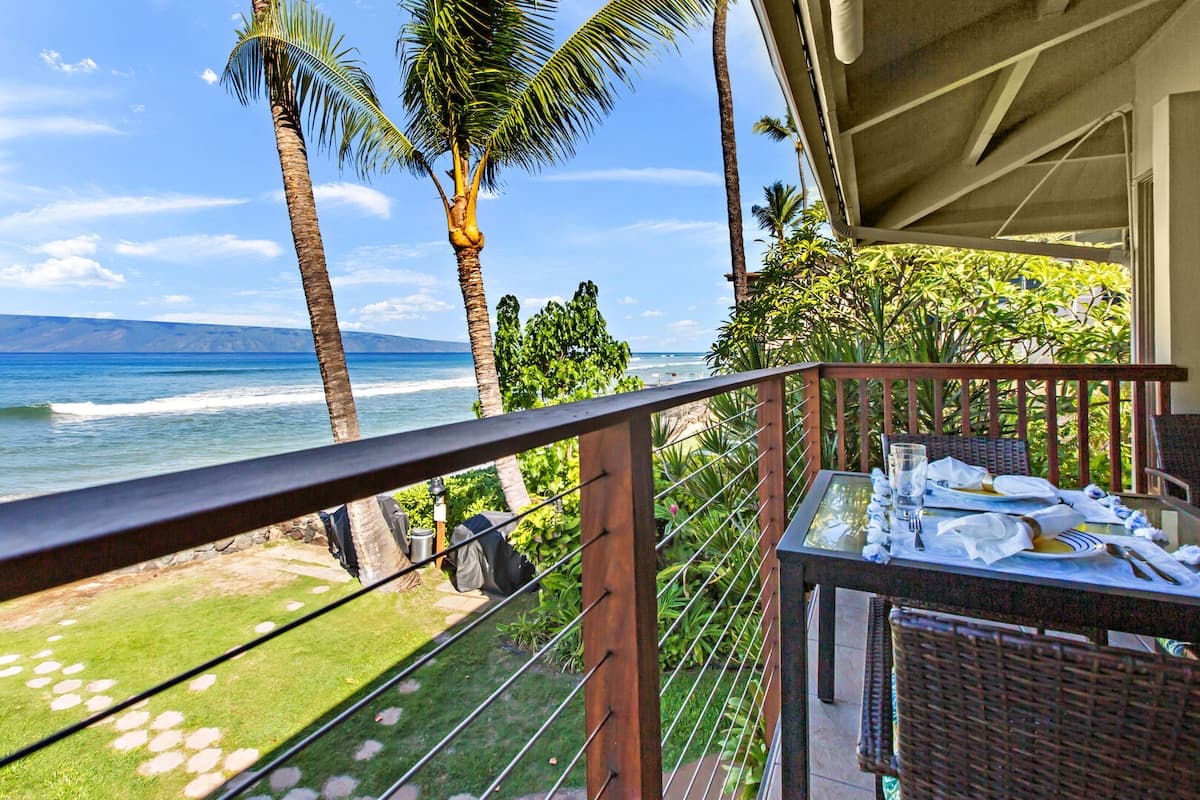 Condo in Lahaina · ★4.65 · 3 bedrooms · 4 beds · 2 baths - Photo 2