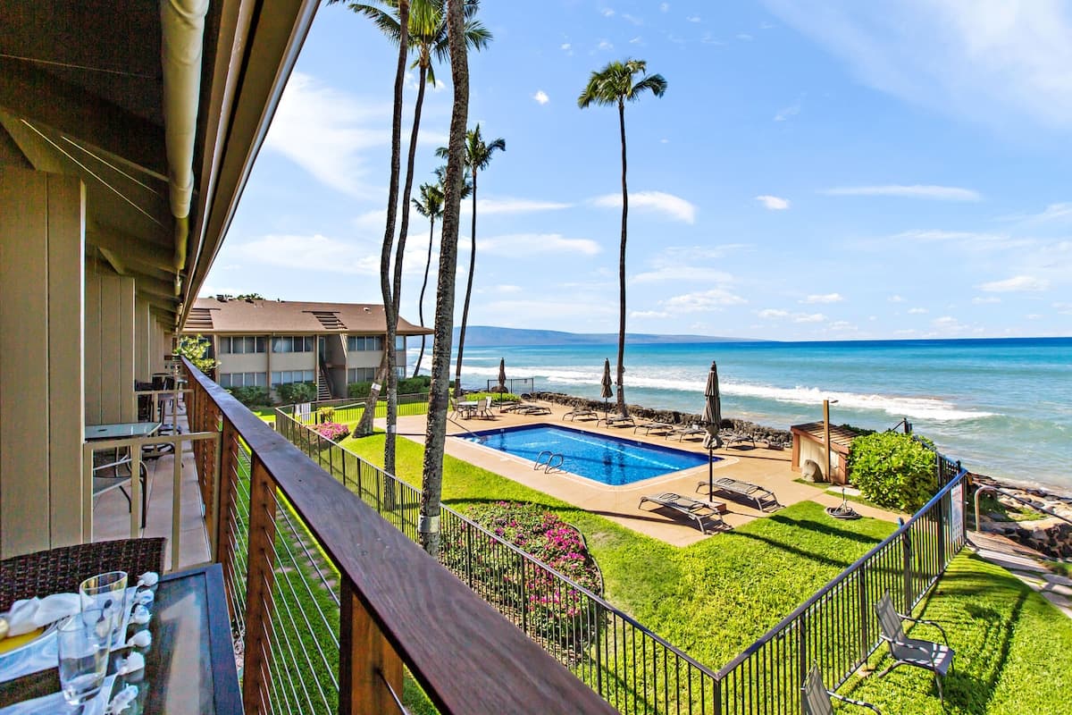 Condo in Lahaina · ★4.65 · 3 bedrooms · 4 beds · 2 baths - Photo 3