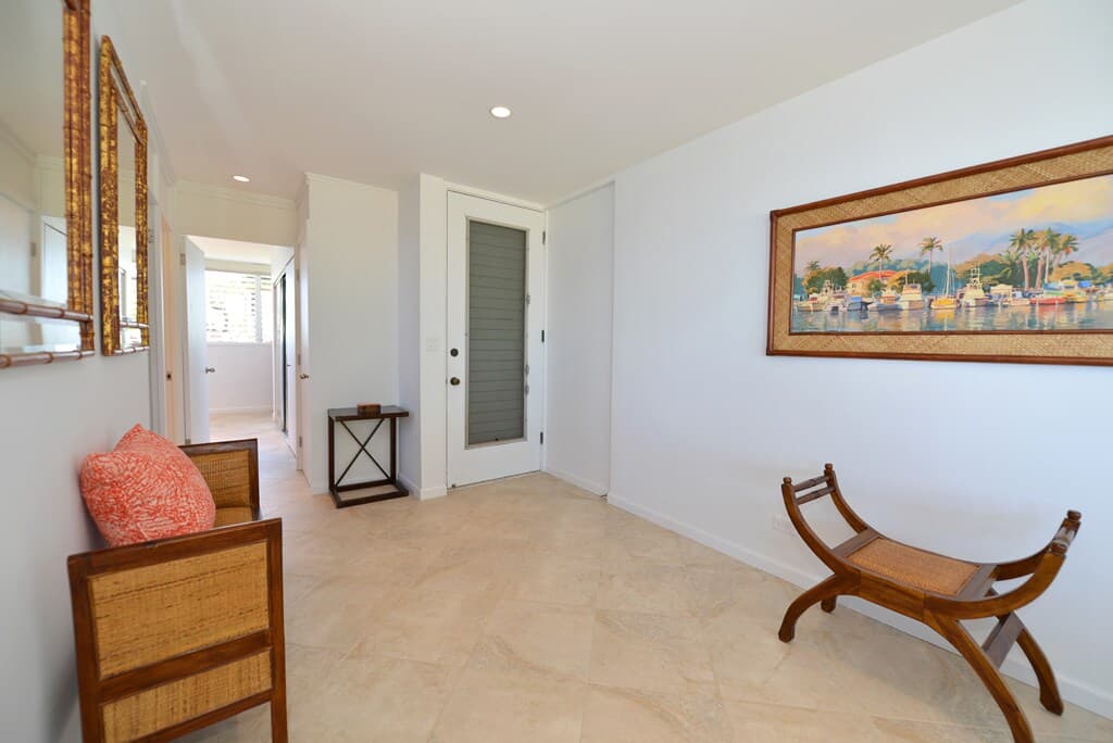 Condo in Lahaina · ★4.77 · 2 bedrooms · 5 beds · 1 bath - Photo 4
