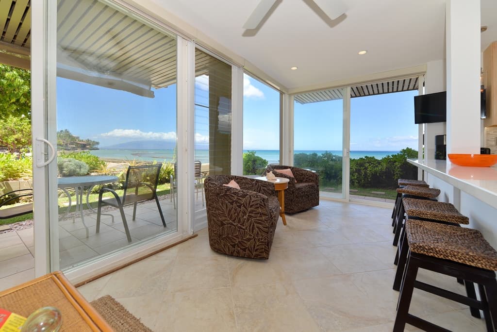 Condo in Lahaina · ★4.77 · 2 bedrooms · 5 beds · 1 bath - Photo 5