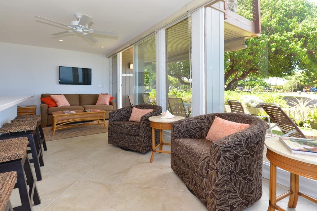 Condo in Lahaina · ★4.77 · 2 bedrooms · 5 beds · 1 bath - Photo 2