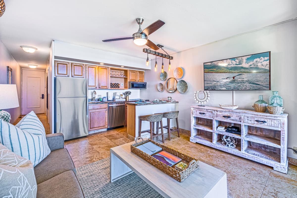 Condo in Lahaina · ★4.8 · 1 bedroom · 1 bed · 1 bath - Photo 4