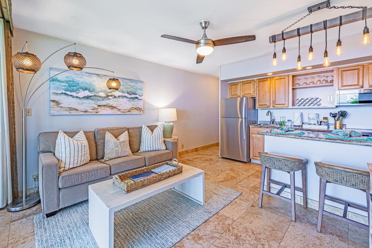 Condo in Lahaina · ★4.8 · 1 bedroom · 1 bed · 1 bath - Photo 5
