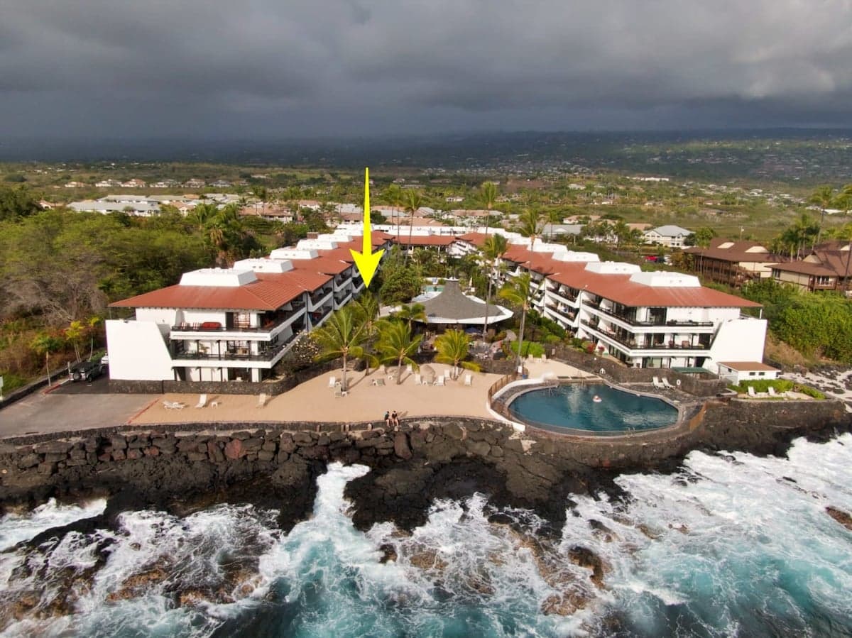 Condo in Kailua-Kona · ★4.91 · 1 bedroom · 3 beds · 1 private bath - Photo 1