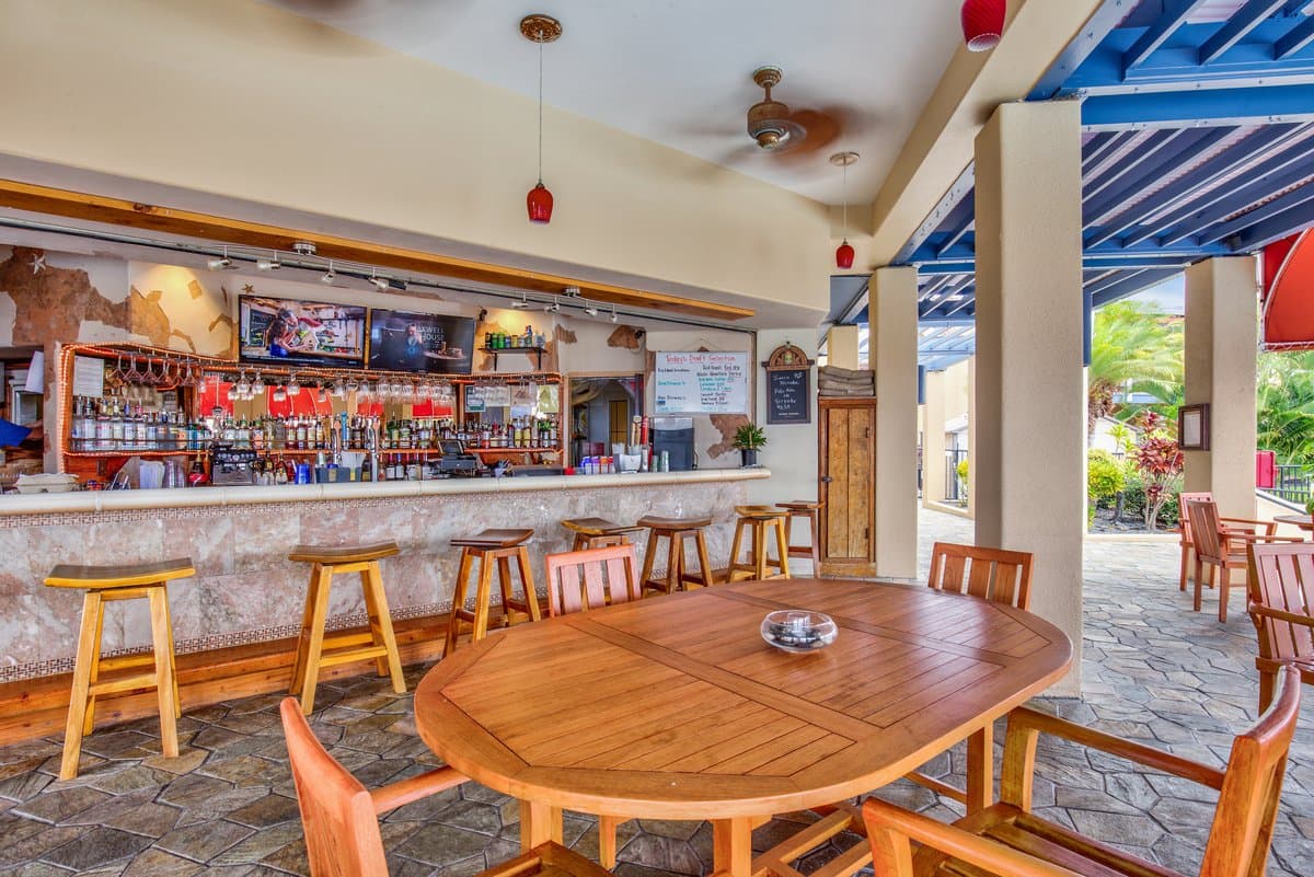 Condo in Kailua-Kona · ★4.75 · 2 bedrooms · 4 beds · No bathroom - Photo 2