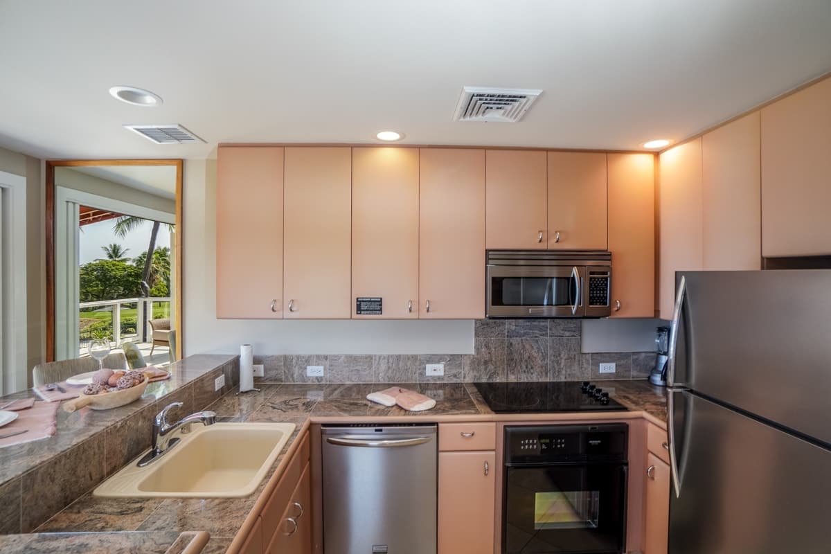 Condo in Kailua-Kona · ★4.75 · 2 bedrooms · 4 beds · No bathroom - Photo 4