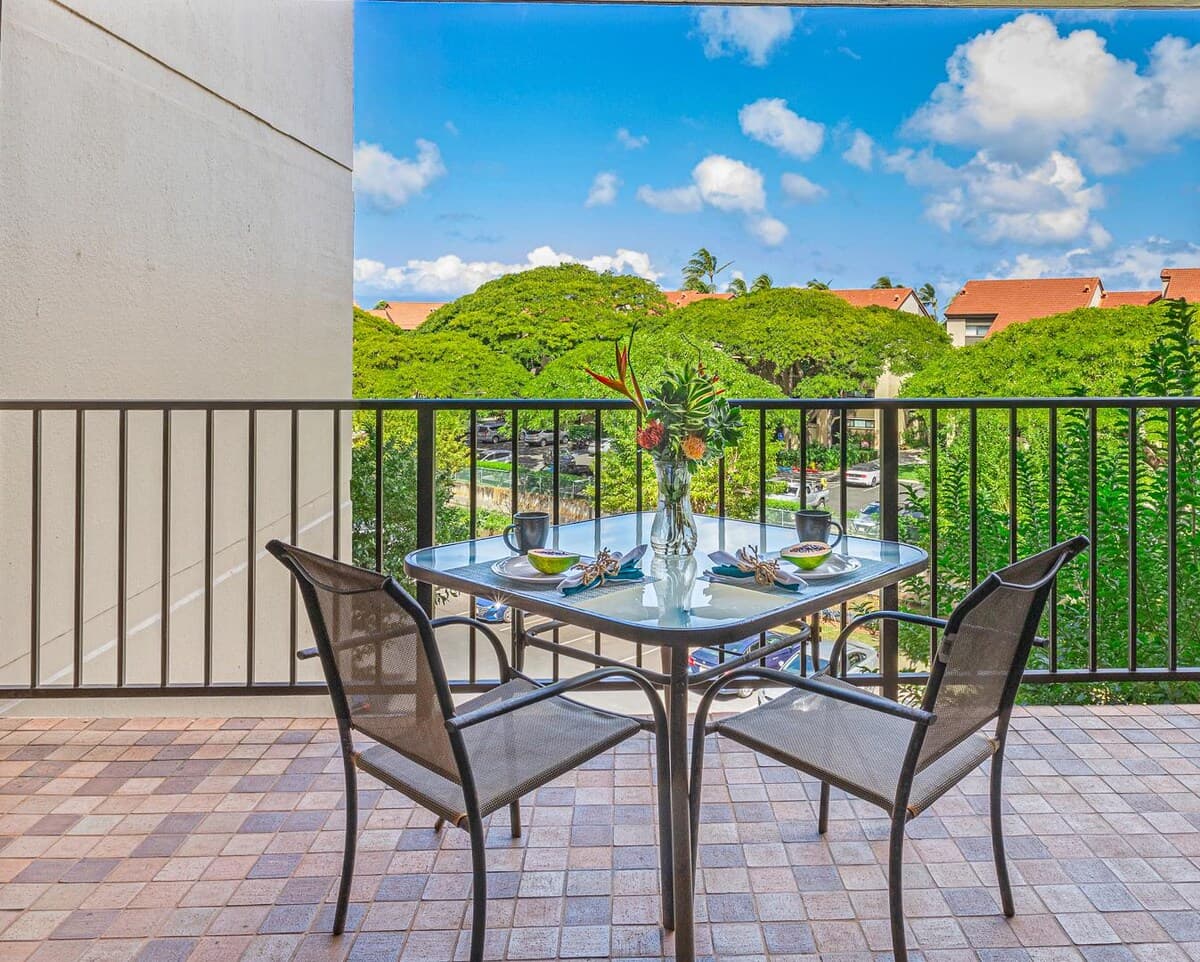 Condo in Lahaina · ★4.57 · 1 bedroom · 2 beds · 1 bath - Photo 5