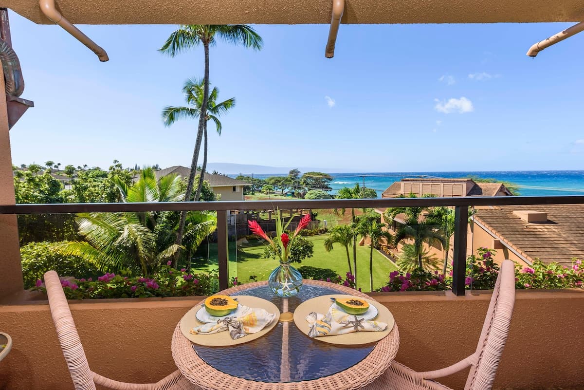 Condo in Lahaina · ★4.82 · 1 bedroom · 2 beds · 1 bath - Photo 1