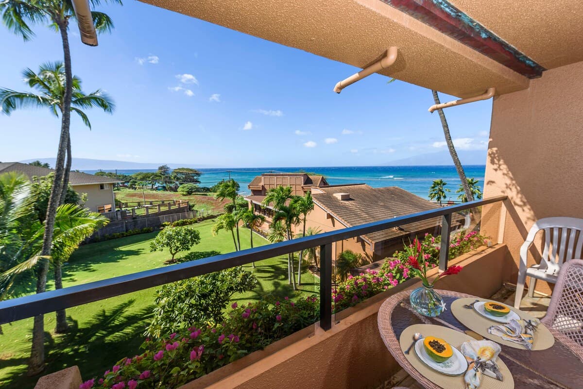 Condo in Lahaina · ★4.82 · 1 bedroom · 2 beds · 1 bath - Photo 5