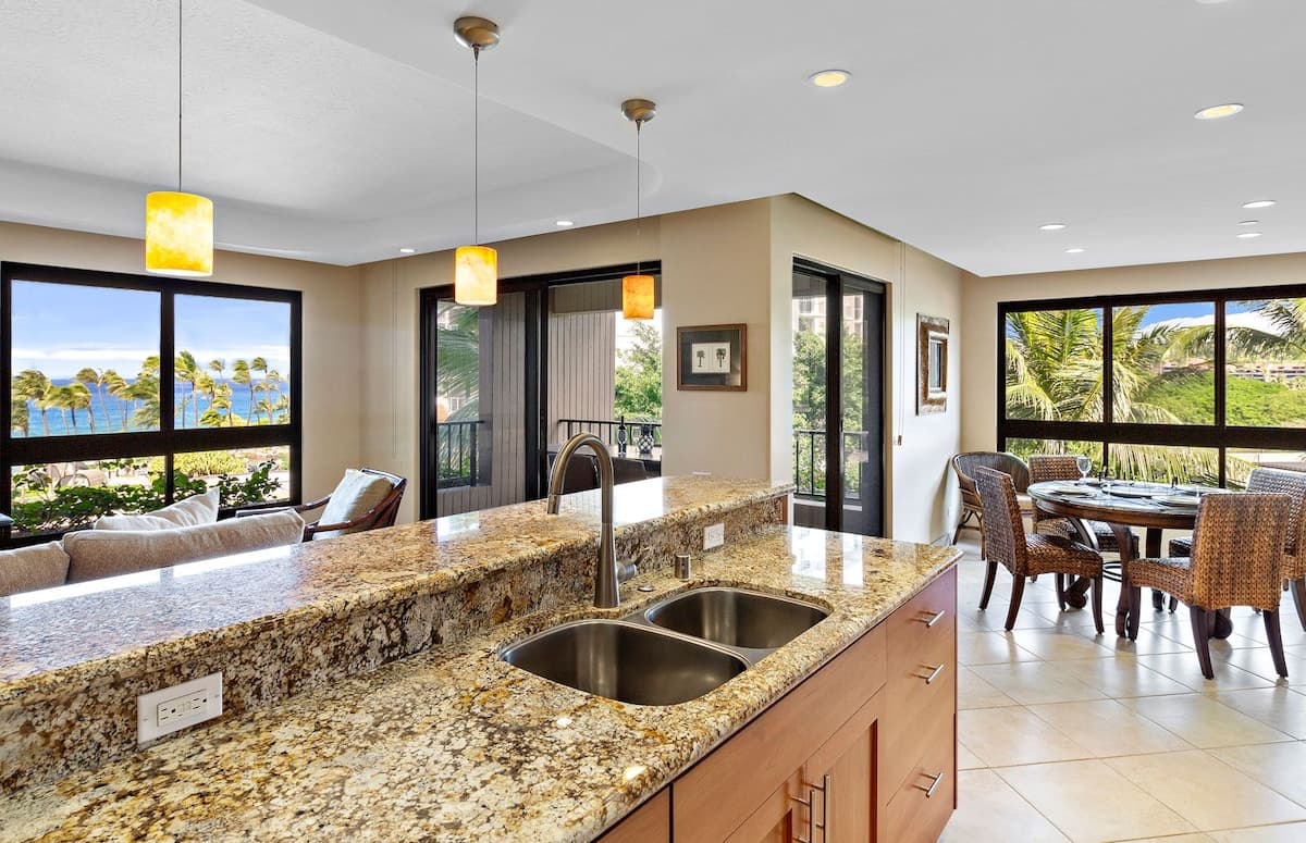 Condo in Lahaina · ★5.0 · 2 bedrooms · 3 beds · 2 baths - Photo 4