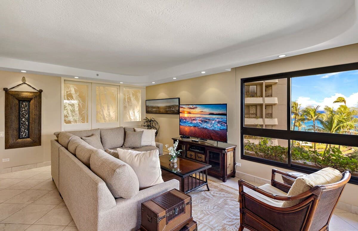 Condo in Lahaina · ★5.0 · 2 bedrooms · 3 beds · 2 baths - Photo 5