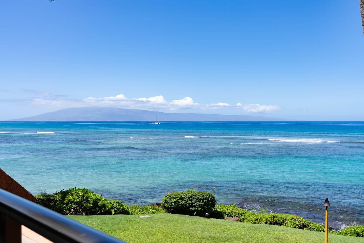 Condo in Lahaina · ★4.75 · 1 bedroom · 2 beds · 1 bath - Photo 3