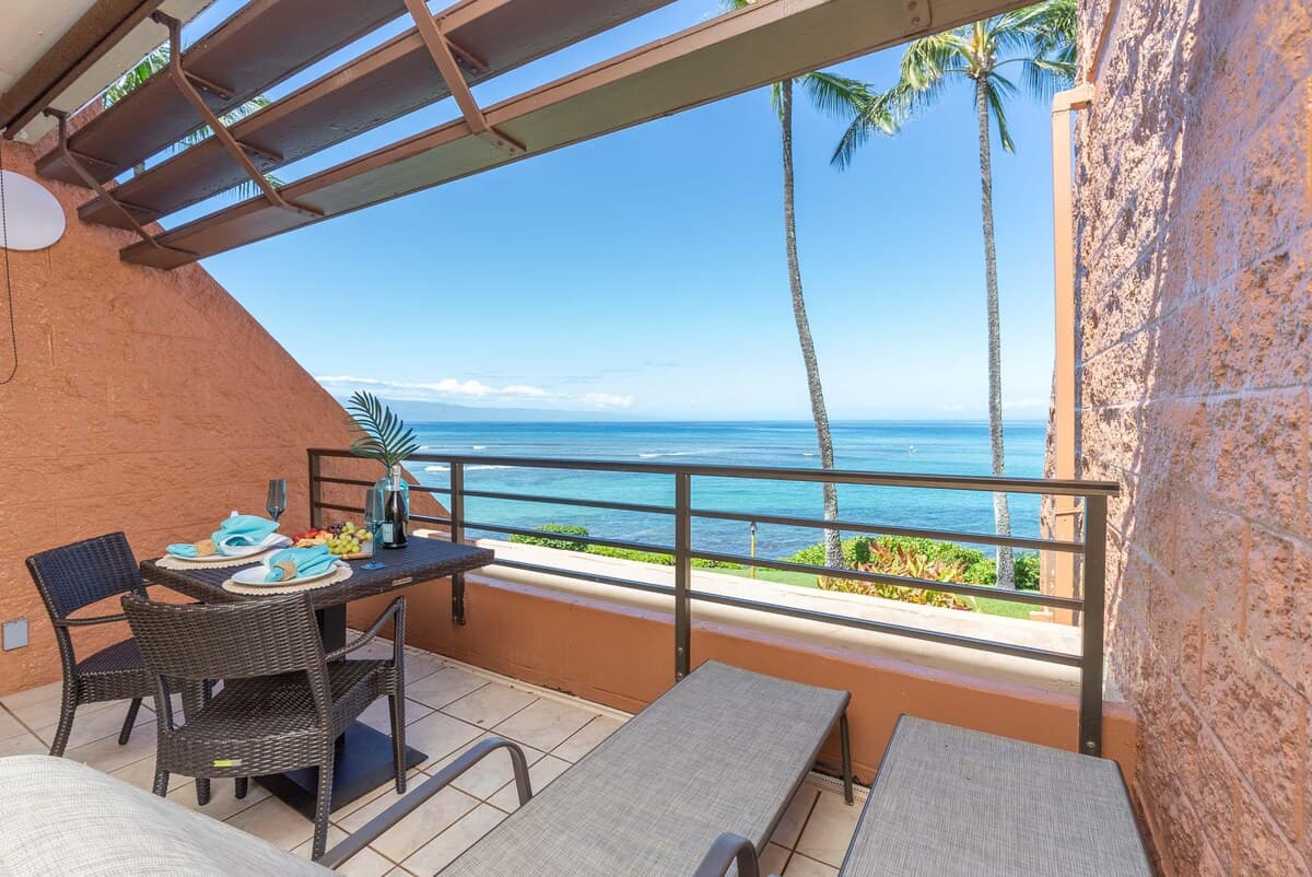Condo in Lahaina · ★4.75 · 1 bedroom · 2 beds · 1 bath - Photo 1