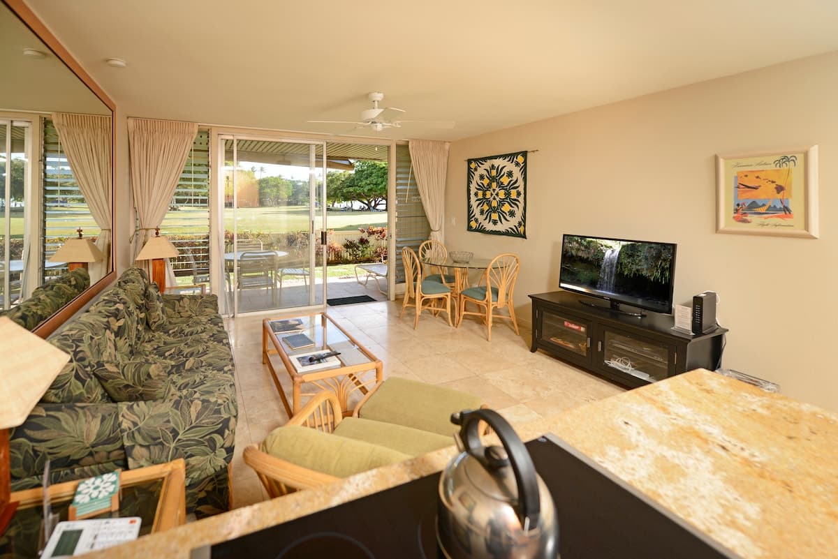 Condo in Lahaina · ★4.73 · 1 bedroom · 1 bed · 1 private bath - Photo 2