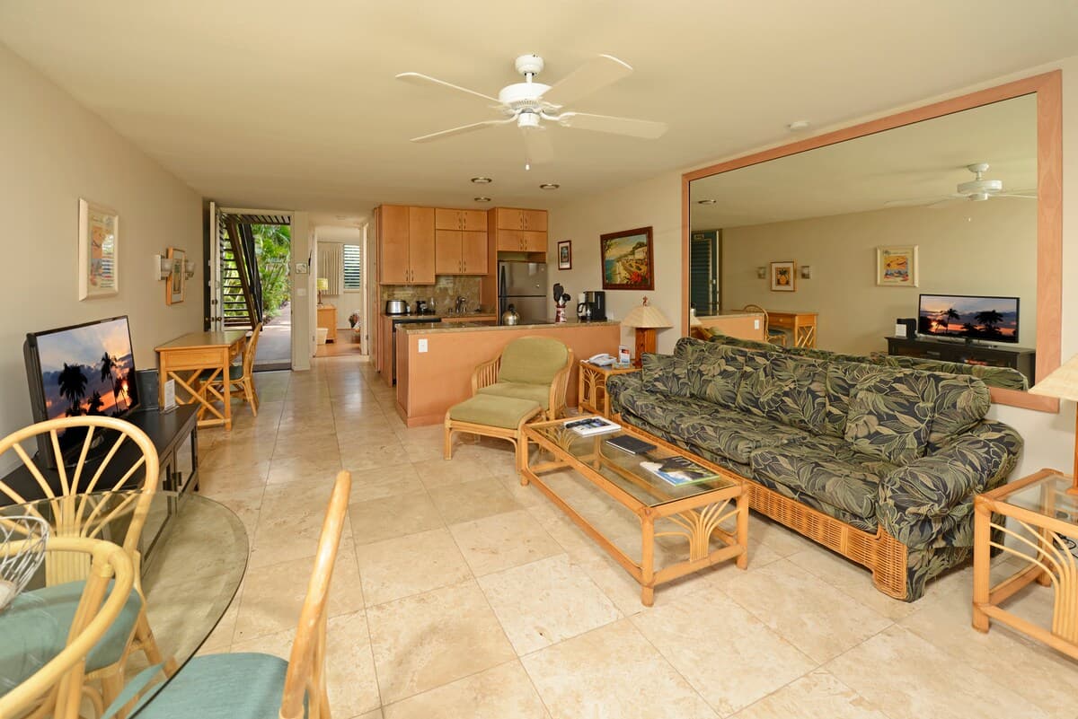 Condo in Lahaina · ★4.73 · 1 bedroom · 1 bed · 1 private bath - Photo 5