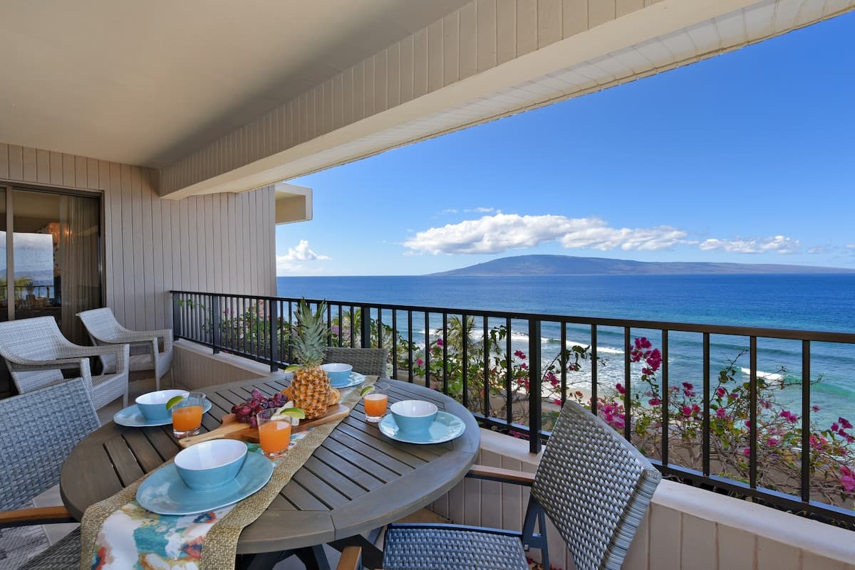 Condo in Lahaina · ★5.0 · 2 bedrooms · 4 beds · 2 baths - Photo 1