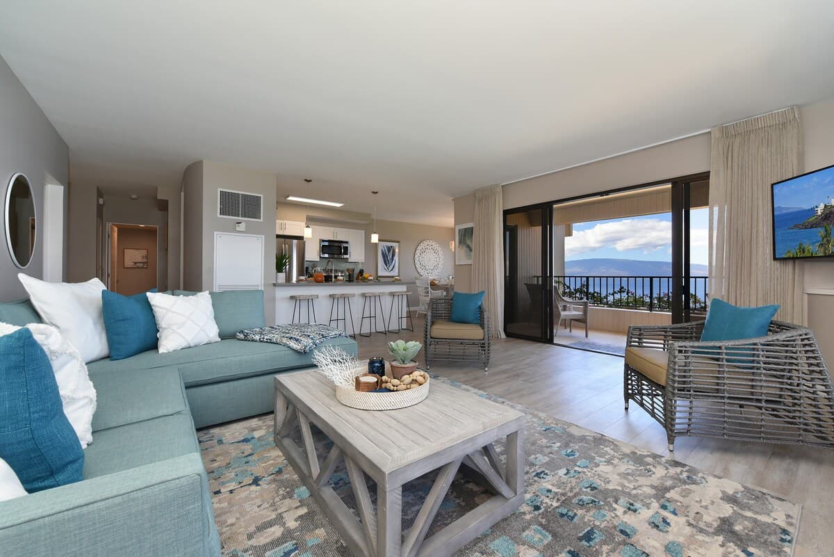 Condo in Lahaina · ★5.0 · 2 bedrooms · 4 beds · 2 baths - Photo 3