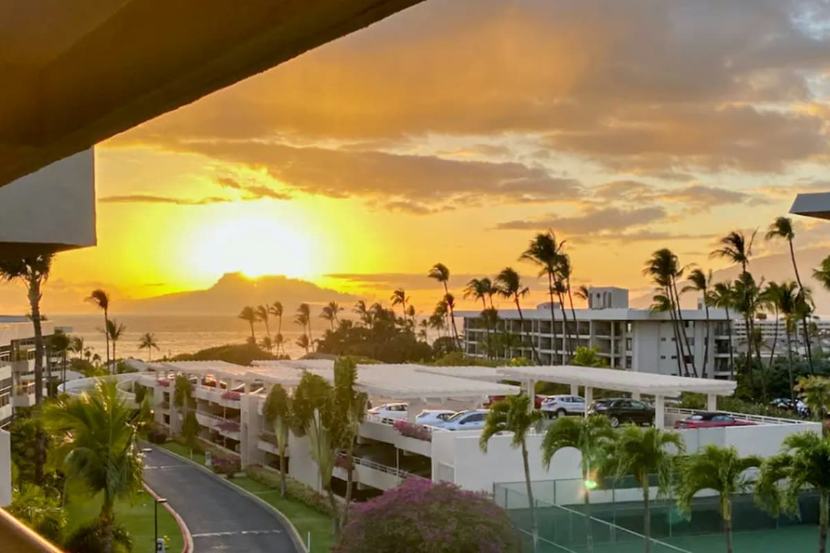 Condo in Kihei · ★4.77 · 1 bedroom · 2 beds · 1 shared bath - Photo 1