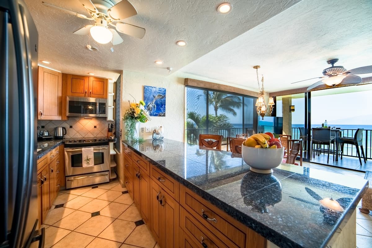 Condo in Lahaina · ★4.8 · 1 bedroom · 1 bed · 1 bath - Photo 2