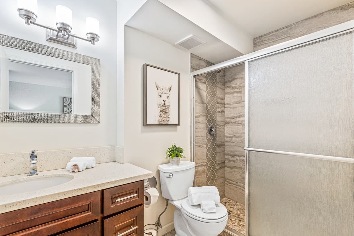 Condo in Lahaina · ★4.55 · 1 bedroom · 2 beds · 1 bath - Photo 4