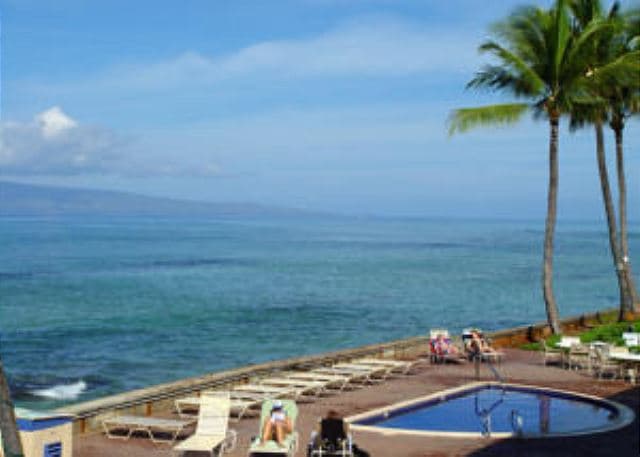 Condo in Lahaina · ★4.84 · 1 bedroom · 1 bed · 1 bath - Photo 2