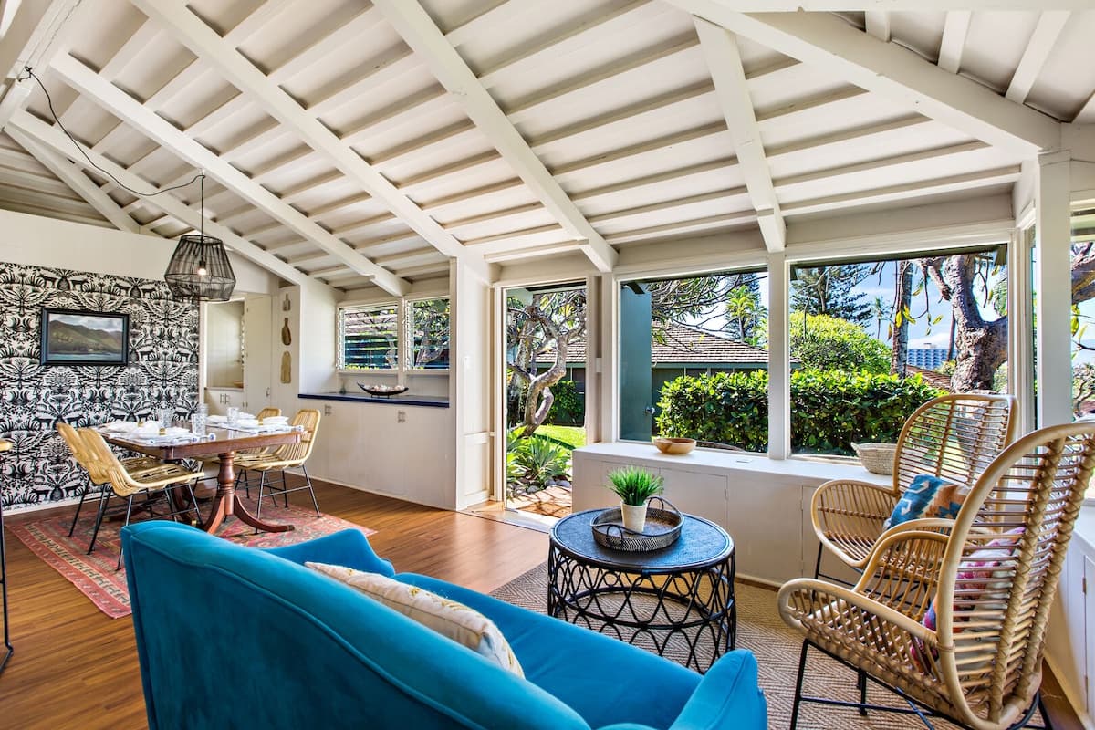 Condo in Lahaina · ★4.27 · 2 bedrooms · 3 beds · 1.5 baths - Photo 1