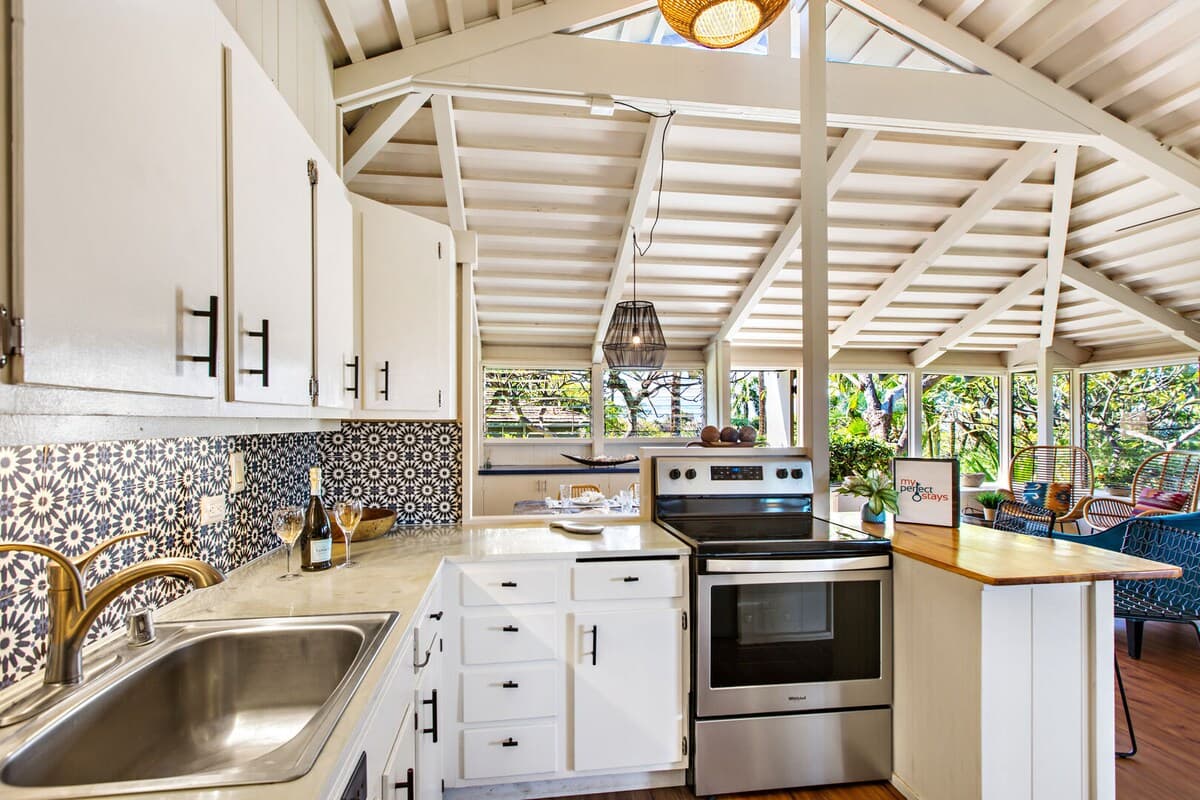 Condo in Lahaina · ★4.27 · 2 bedrooms · 3 beds · 1.5 baths - Photo 5