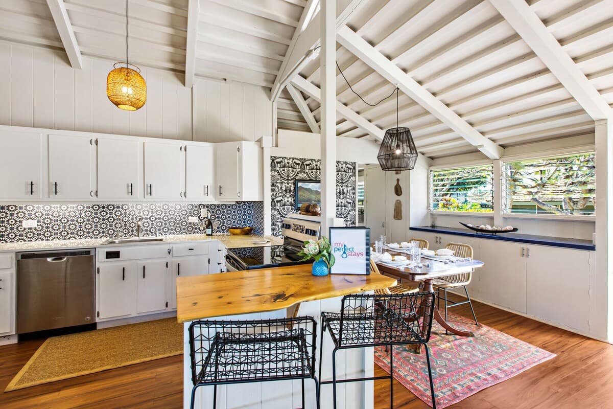 Condo in Lahaina · ★4.27 · 2 bedrooms · 3 beds · 1.5 baths - Photo 4