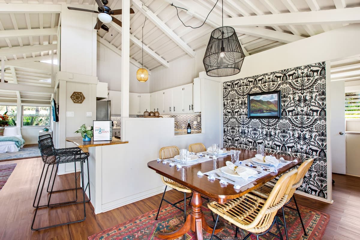 Condo in Lahaina · ★4.27 · 2 bedrooms · 3 beds · 1.5 baths - Photo 3