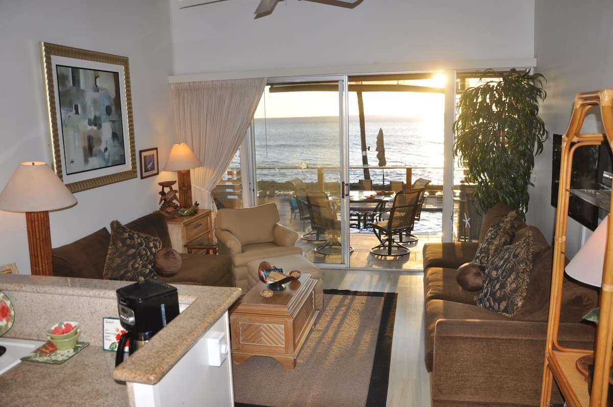 Condo in Lahaina · ★4.87 · 1 bedroom · 1 bed · 1 bath - Photo 2