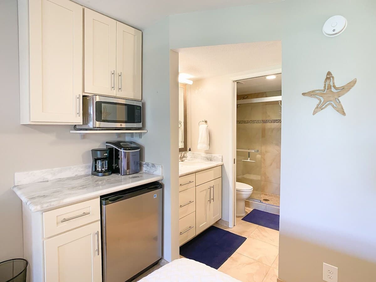 Condo in Kihei · ★4.58 · 1 bedroom · 2 beds · 1 bath - Photo 5