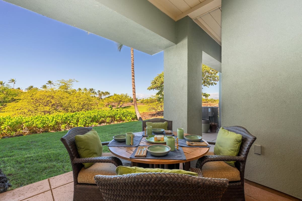 Townhouse in Waimea · ★4.86 · 2 bedrooms · 4 beds · 2.5 baths - Photo 4