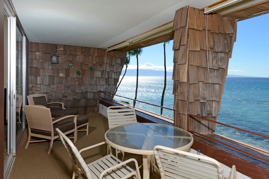 Condo in Lahaina · ★5.0 · 2 bedrooms · 2 beds · 2 private baths - Photo 3