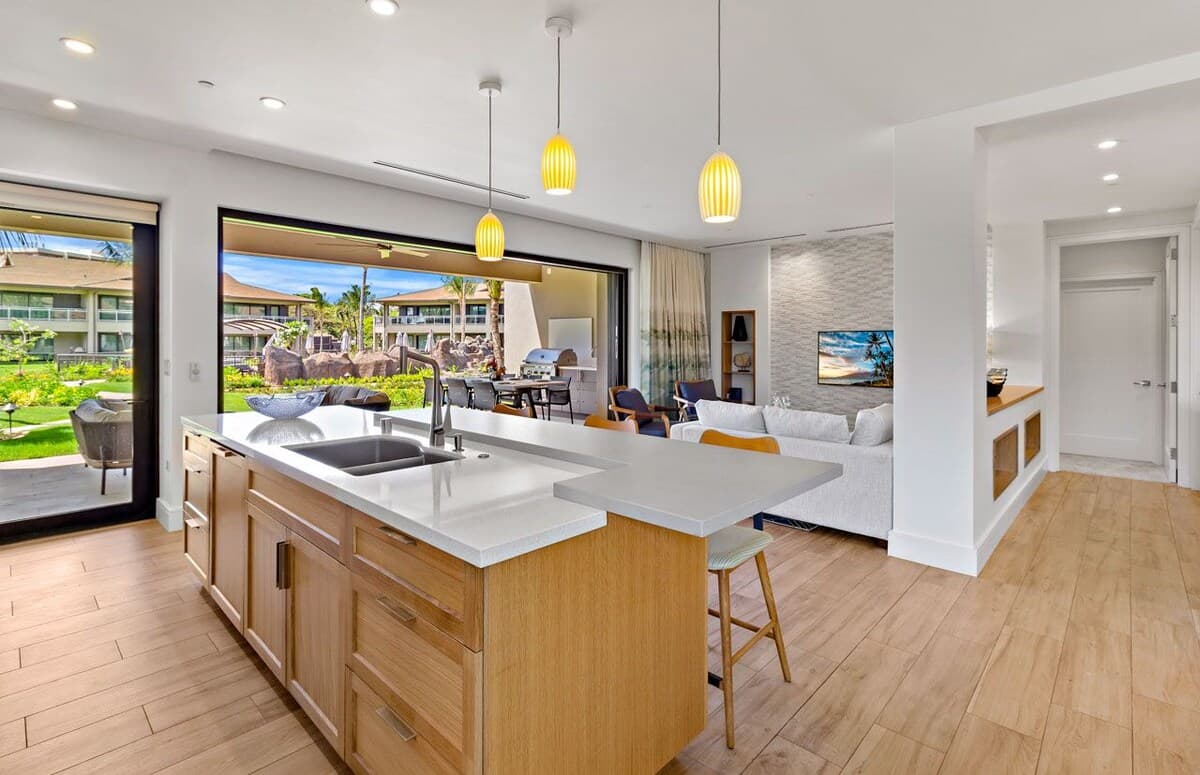 Condo in Lahaina · ★4.4 · 6 bedrooms · 7 beds · 6 shared baths - Photo 4
