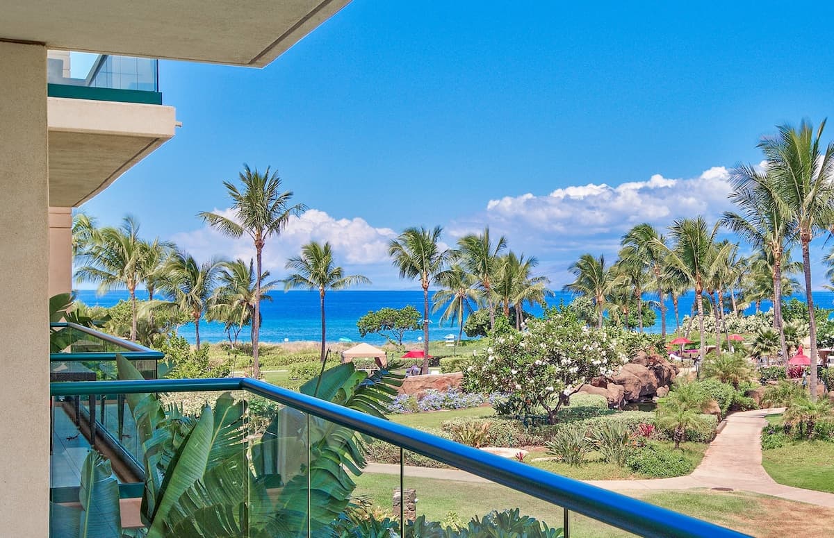 Condo in Lahaina · ★5.0 · 4 bedrooms · 5 beds · 4 baths - Photo 3