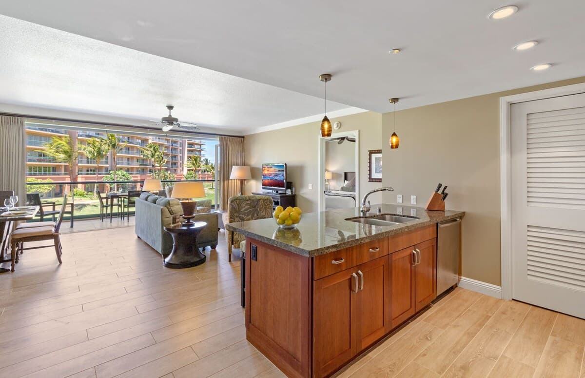 Condo in Lahaina · ★5.0 · 4 bedrooms · 5 beds · 4 baths - Photo 5