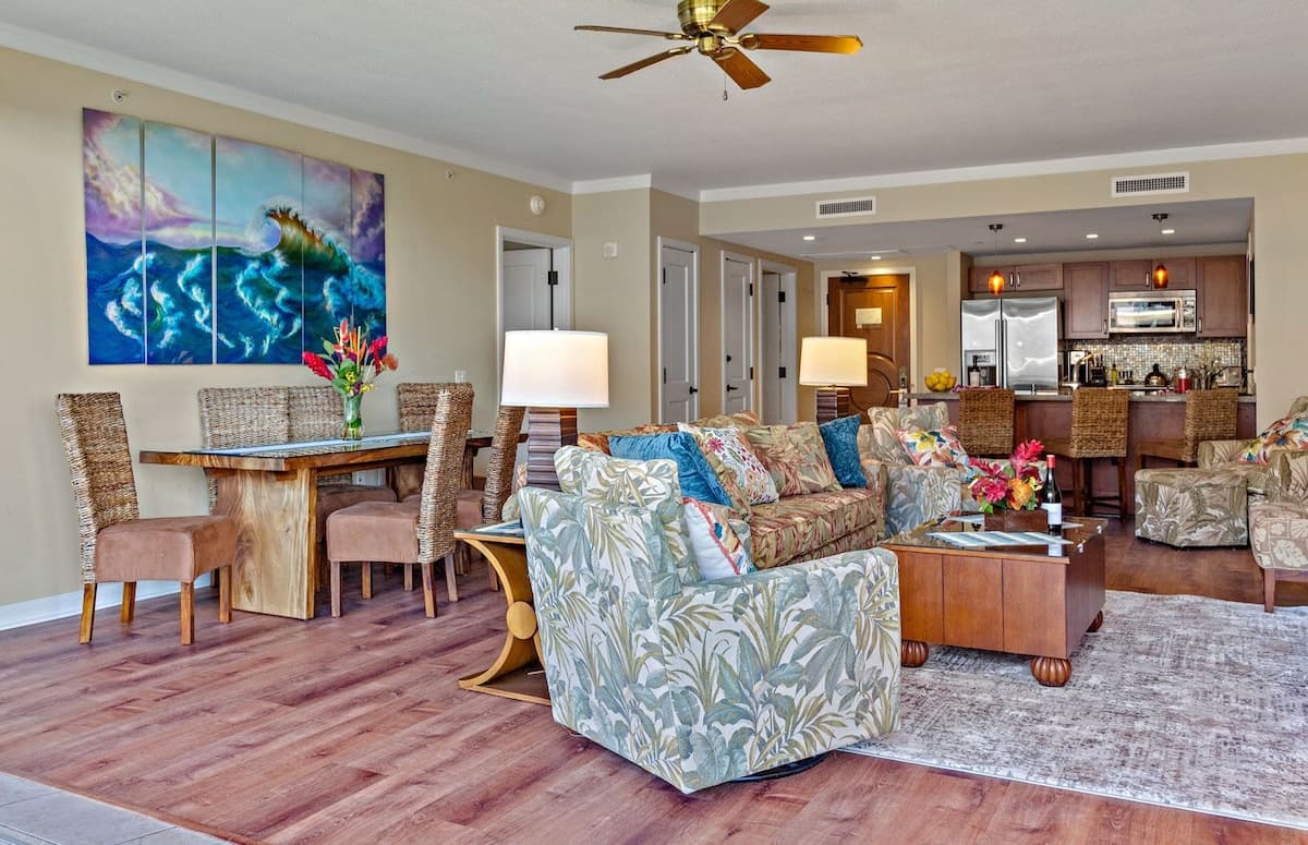 Condo in Lahaina · ★4.4 · 3 bedrooms · 7 beds · 3 shared baths - Photo 5