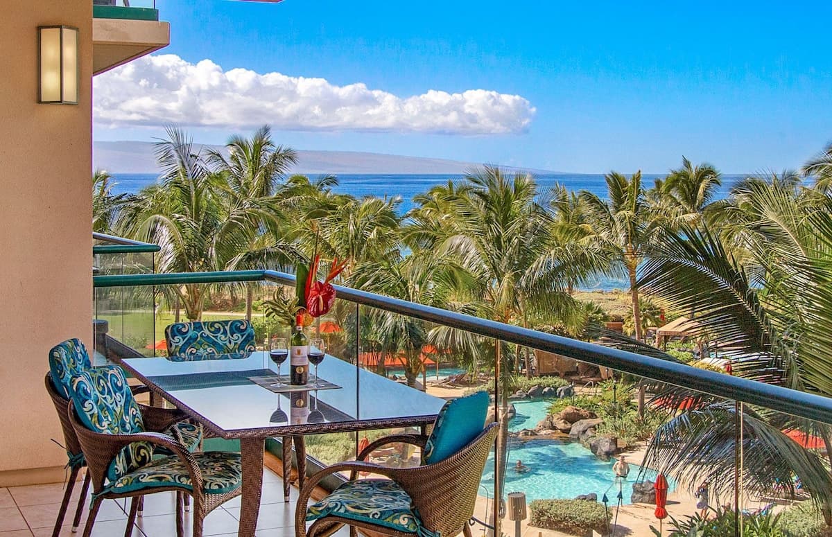 Condo in Lahaina · ★4.4 · 3 bedrooms · 7 beds · 3 shared baths - Photo 1
