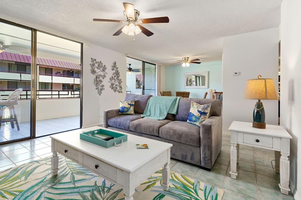 Condo in Kailua-Kona · ★4.79 · 2 bedrooms · 3 beds · 2 baths - Photo 5
