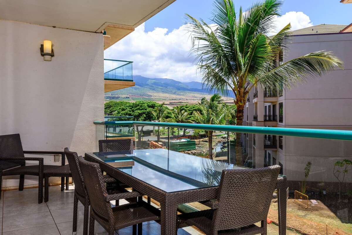 Condo in Lahaina · ★4.82 · 1 bedroom · 2 beds · 1 bath - Photo 5