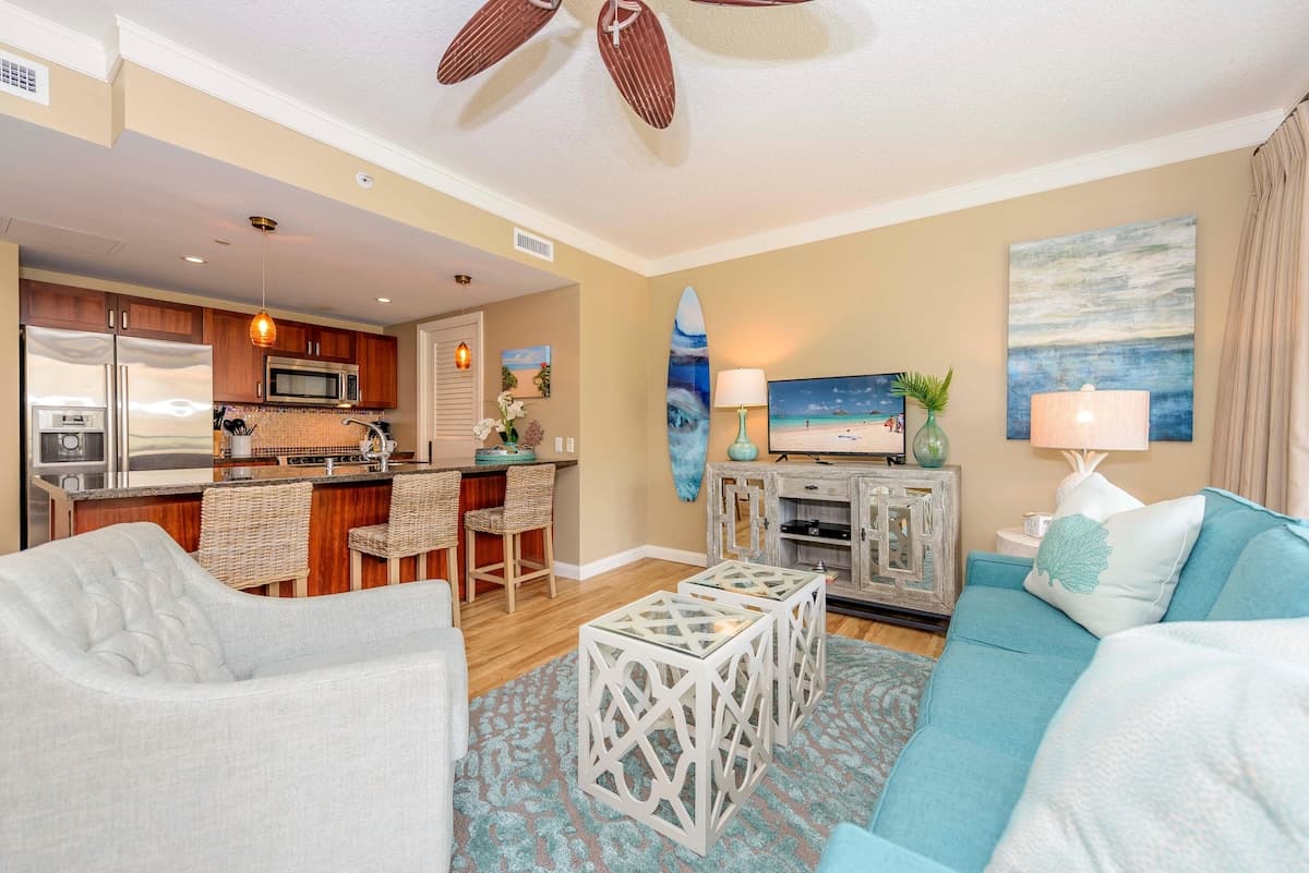 Condo in Lahaina · ★4.82 · 1 bedroom · 2 beds · 1 bath - Photo 3