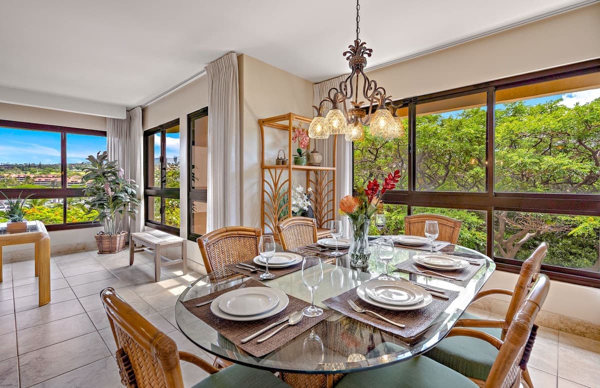 Condo in Lahaina · ★4.89 · 2 bedrooms · 4 beds · 2 shared baths - Photo 5
