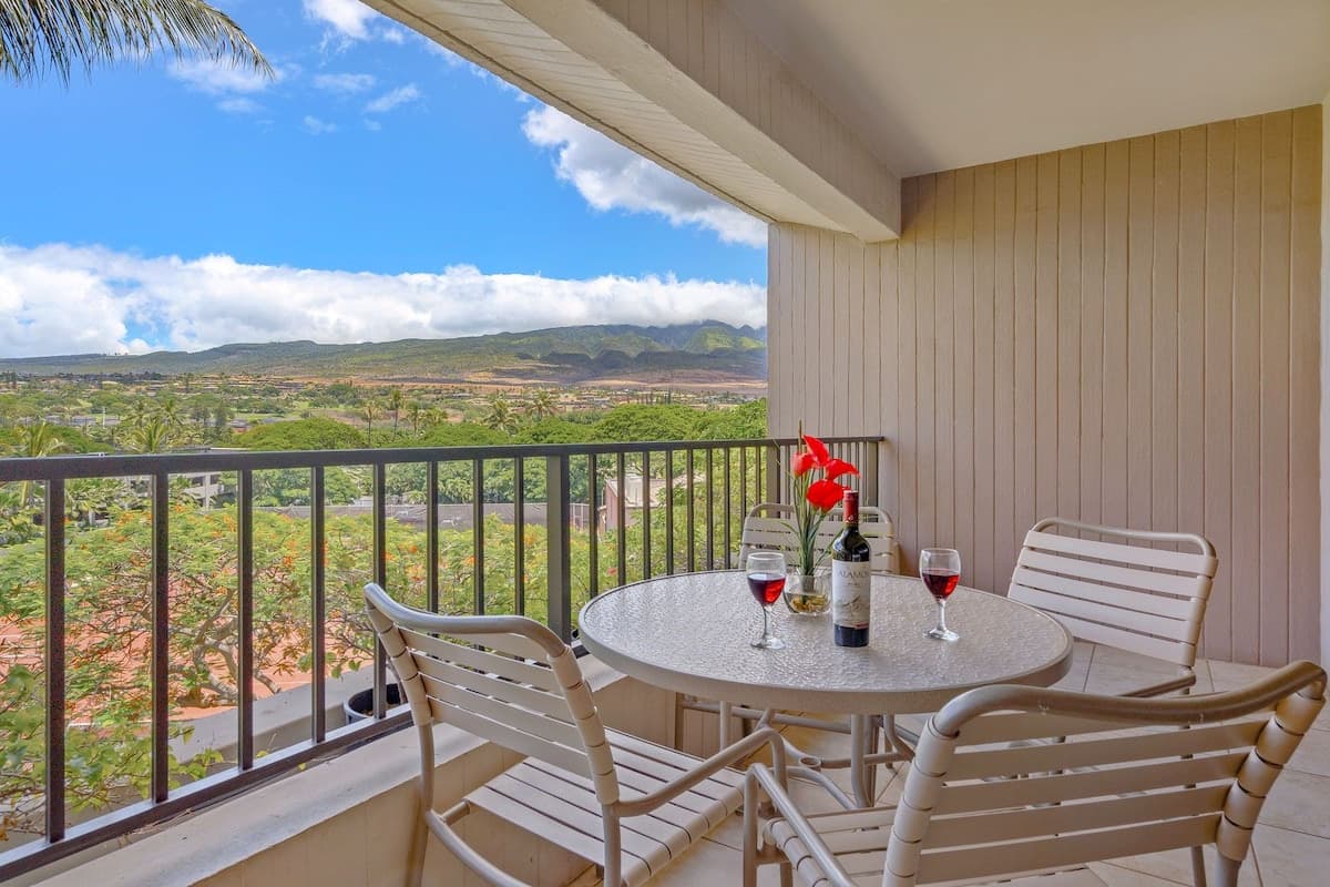 Condo in Lahaina · ★4.89 · 2 bedrooms · 4 beds · 2 shared baths - Photo 1