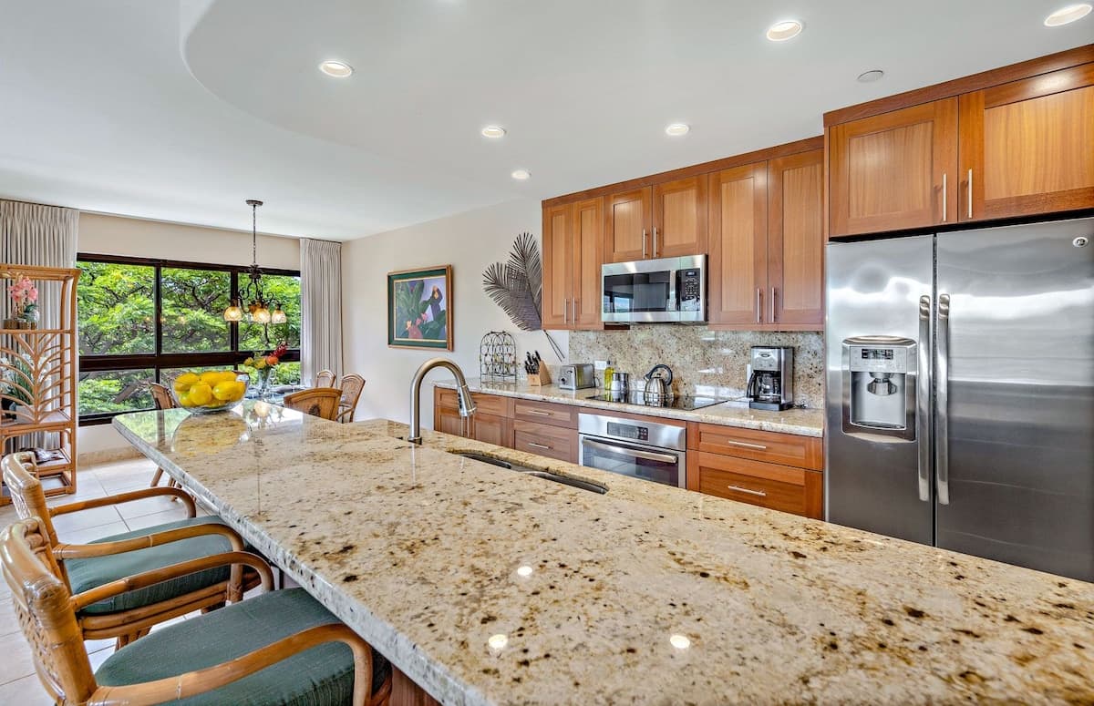 Condo in Lahaina · ★4.89 · 2 bedrooms · 4 beds · 2 shared baths - Photo 2