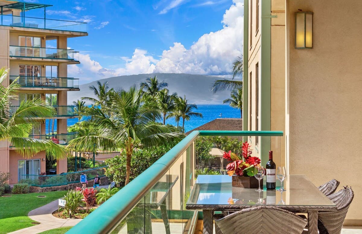 Condo in Lahaina · ★4.9 · 2 bedrooms · 4 beds · 2 shared baths - Photo 2