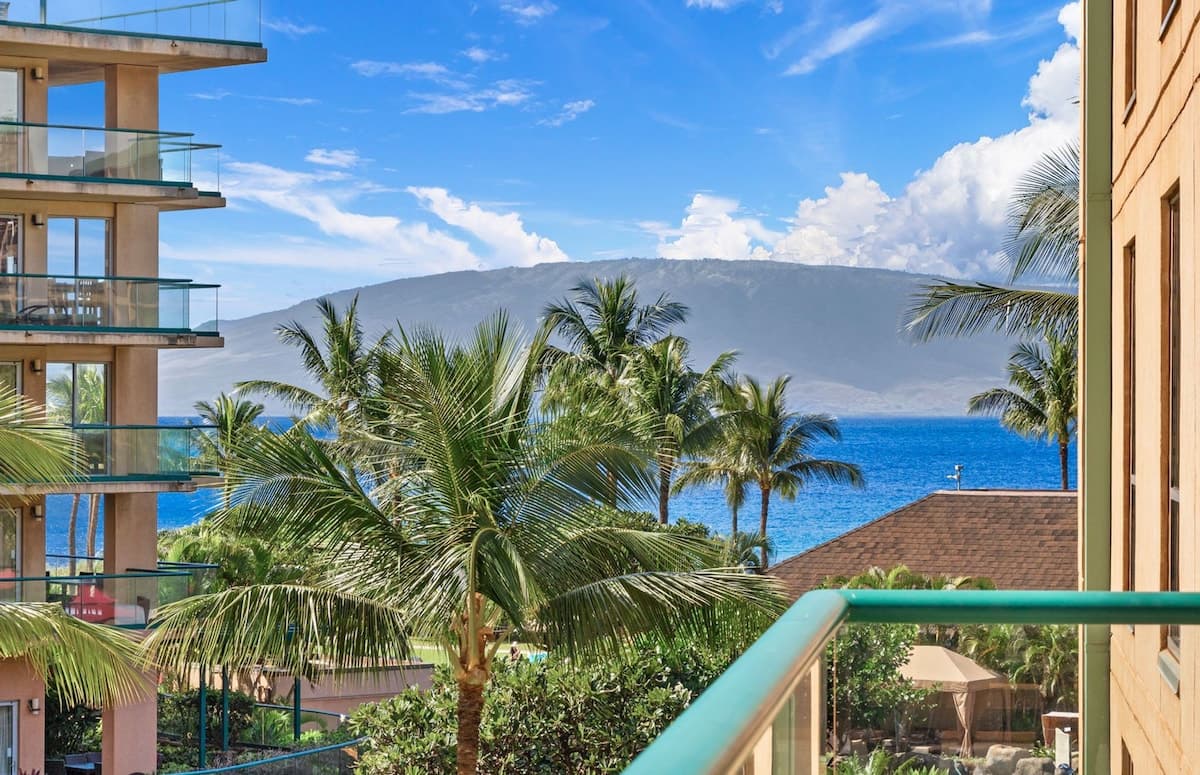 Condo in Lahaina · ★4.9 · 2 bedrooms · 4 beds · 2 shared baths - Photo 1