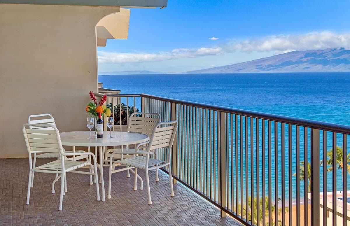 Condo in Lahaina · ★4.7 · 1 bedroom · 2 beds · 2 baths - Photo 2