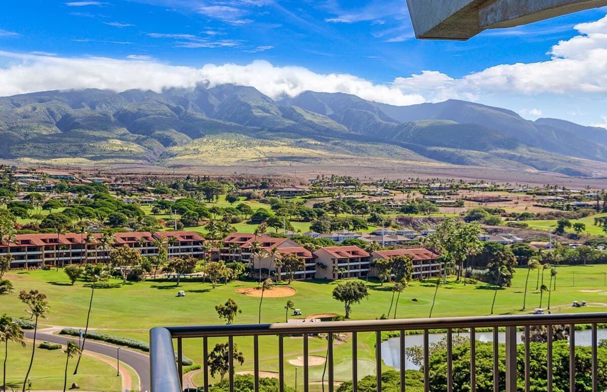 Condo in Lahaina · ★4.7 · 1 bedroom · 2 beds · 2 baths - Photo 4
